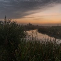 Сентябрьский рассвет на речке Буянке. :: Виктор Евстратов