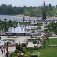 Вид на Ярославскую стрелку у слиянии рек Волга и Которосль в майские праздники 2019 года :: Gen Vel