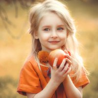 Полиночка и яблочки :: Фотохудожник Наталья Смирнова