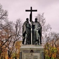 Памятник Кириллу и Мефодию :: Валентина Пирогова