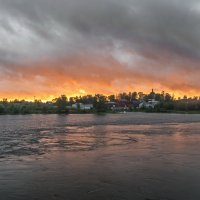 Осень .Волга.Закат в Мышкине. :: юрий макаров
