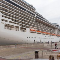 Лайнер MSC Splendida в порту Дубая :: Андрей Крючков