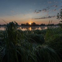 Сентябрьский восход на реке Дубне. :: Виктор Евстратов