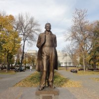 Памятник  Дмитрию Шостаковичу :: марина ковшова 