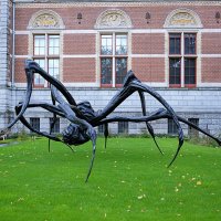Амстердам Нидерланды Художественный музей. Луиз Буржуа "Крадущийся паук" :: wea *