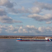 Октябрьский штиль над Волгой :: Виктор Замулин