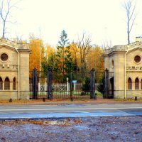 Красносельские (Слоновьи) ворота, Ал. парк ЦС - 1 :: Сергей 