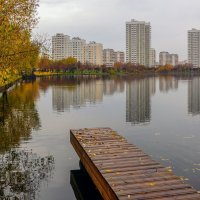 В осеннем парке на пруду :: Валерий Иванович