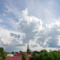 Облака и звон колоколов над городом плывут. Нерехта :: Святец Вячеслав 