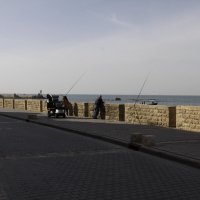 Рыбаки на набережной :: M Marikfoto