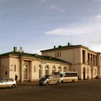 Вокзал на станции Царское Село... :: Юрий Куликов