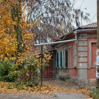 Осень в переулке :: Константин Бобинский