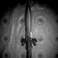 Ритуальный нож... :: Павел Зюзин