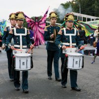 Барабанщики. Карнавал в парке Горького. :: Жанна Кедрова