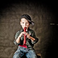 Мальчик и блок-флейта :: Андрей Кириллов