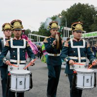 Барабанщики на карнавале в парке Горького. :: Жанна Кедрова