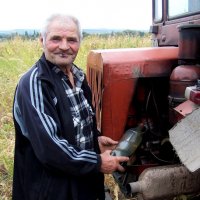 Дядя Ваня - тракторист. Служил в Заполярье и водил БТР :: Леонид Плыгань
