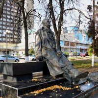 Памятник композитору Г.В.Свиридову установлен в 2005 году :: Надежд@ Шавенкова