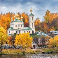 Воскресенская церковь с золотыми куполами :: Юлия Батурина