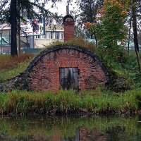 Усадьба Приютино. Погреб на берегу пруда (Ленинградская область) :: Ольга И