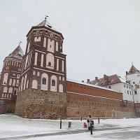 Мирский замок в январе. :: Валентина Жукова