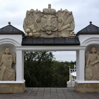Елизаветинские ворота :: Дмитрий Петренко