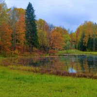 Нижний Ламской пруд и осень... :: Sergey Gordoff