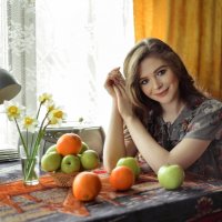 Девушка с фруктами :: Екатерина Саламайкина