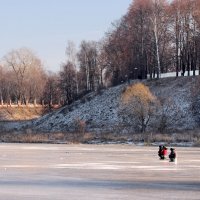 Зимняя рыбалка по первому льду. :: Сергей Пиголкин