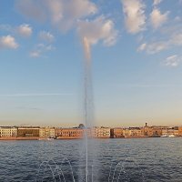 Мини-фонтан на Неве (Санкт-Петербург) :: Ольга И