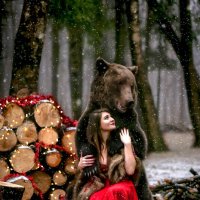 Медведь и девушка :: Наталья Сидорова
