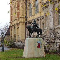 43 Памятник  основателю венгерской королевской динасии Яношу Хуньяди -  Корвину :: Гала 