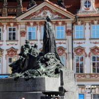 Памятник на Староместкой площади :: Вячеслав Случившийся