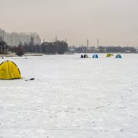 На рыбалке с комфортом :: Валерий Иванович