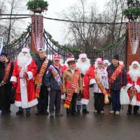 Уважаемые профессионалы и любители от имени Деда Мороза поздравляю вас с Новым Годом! :: Валерий 