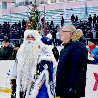 Новогодний хоккейный турнир открывали мэр города, Дед Мороз, Снегурочка и другие сказочные лица... :: Кай-8 (Ярослав) Забелин