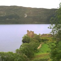 Замок Аркарт — средневековый замок на берегу озера Лох-Несс в горах Шотландии :: Галина 