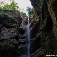 водопад в Тызыльском ущелье :: Александр Богатырёв