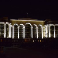 дворец правосудия"ночью" :: Владимир Мазаев Астрахань 
