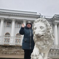 Фото со львом. (Елагин остров, СПб). :: Светлана Калмыкова