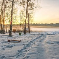 Рассвет на зимнем озере :: Валерий Иванович