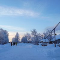 Если дым из трубы идет против ветра — в том доме живет ведьма. :: Нэлли Обертынская