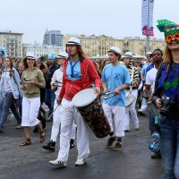 Карнавальное шествие по набережной. :: Жанна Кедрова