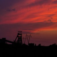 Закат над шахтой. :: valerii125 