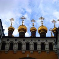 Церковь двенадцати апостолов на Соборной площади в Кремле :: Ольга Логачева