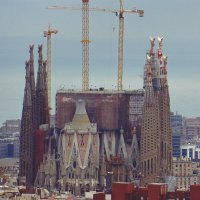 Барселона Собор Святого Семейства (La Sagrada Familia) издалека :: wea *