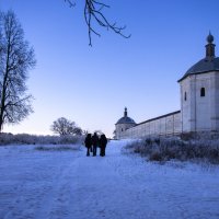 У южной башни Свенского монастыря/ Зима :: Евгений 