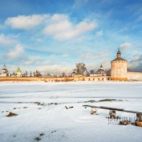 Кирилло-Белозерский монастырь и лавочка :: Юлия Батурина