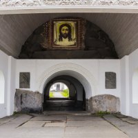 Вход в монастырь, Святые врата :: Галина Новинская