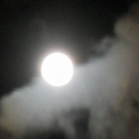 Луна и облака. :: Татьяна Иваненкова